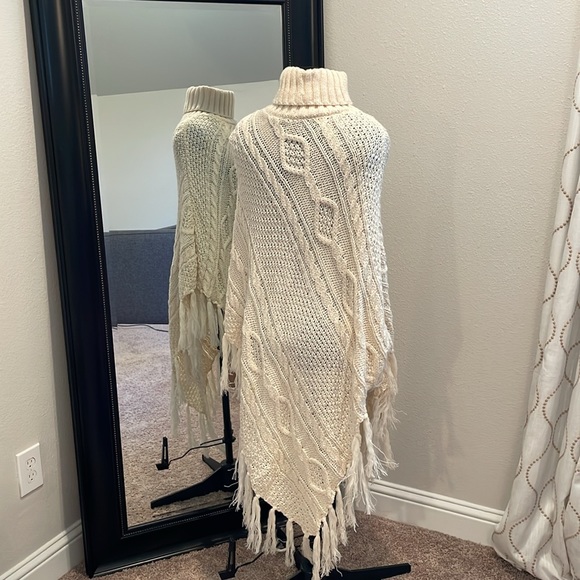 2 Chic sweater poncho - Picture 2 of 7
